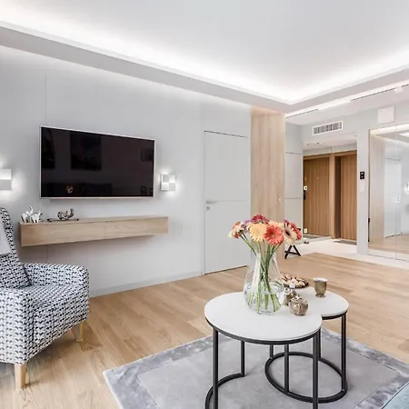 Deo Plaza - Old Town By Rent Like Апартаменти